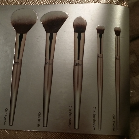 NEW It Cosmetics Brushes for Ulta Luxe - Picture 4 of 8